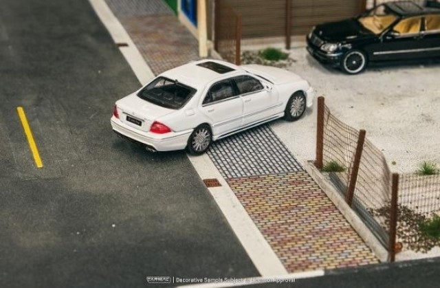T64G-072-WH Tarmac Works 1:64 Mercedes-Benz S-Class Wald Alabaster White
