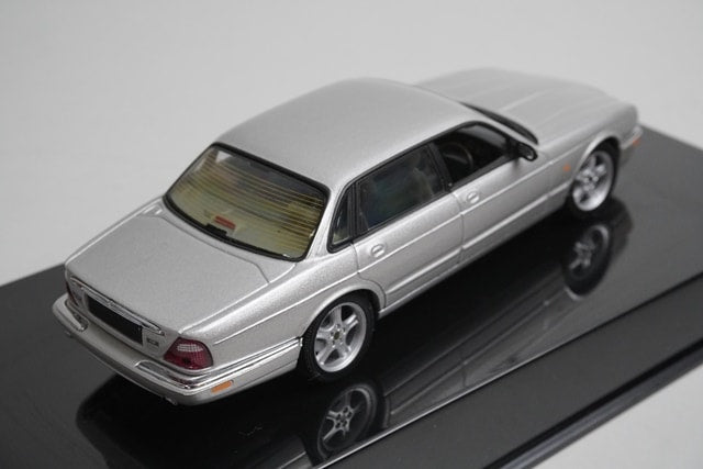 1:43 AUTOart 53603 Jaguar XJR Silver model car