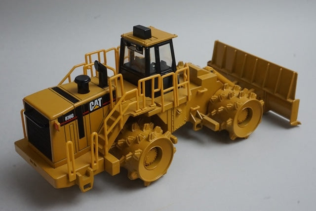 1:50 NORSCOT 55074 Caterpillar CAT 836G Landfield Compactor model car