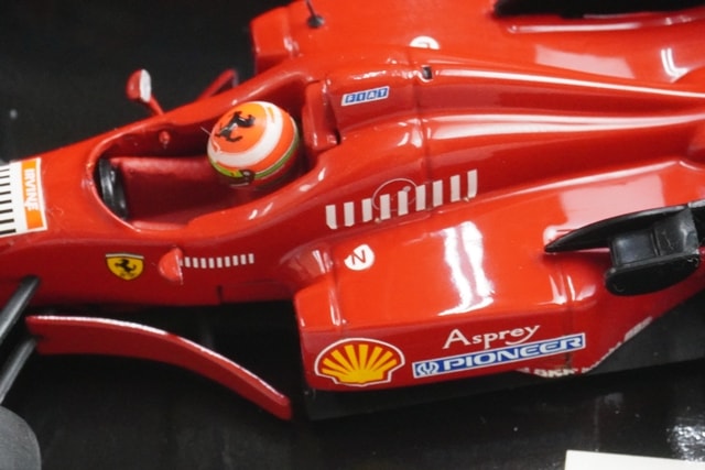 1:43 MINICHAMPS 433960002 Qantas Ferrari F310 Australian GP 1997 #2 E. Irvine model car