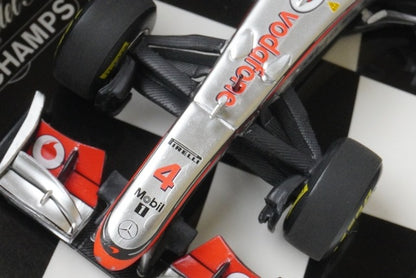 1:43 MINICHAMPS 530114374 McLaren Mercedes Show Car 2011 #4 model car