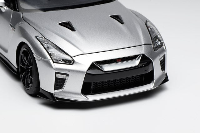 M83517 MOTORHELIX 1:18 Scale Nissan GT-R (R35) Track Edition Engineered By NISMO T-Spec 2022 Ultimate Metal Silver
