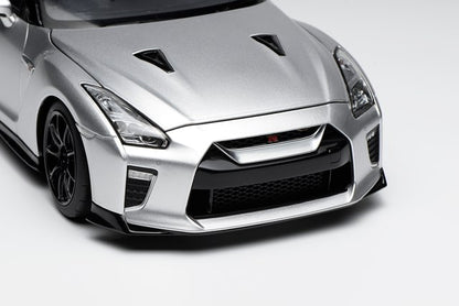 M83517 MOTORHELIX 1:18 Scale Nissan GT-R (R35) Track Edition Engineered By NISMO T-Spec 2022 Ultimate Metal Silver