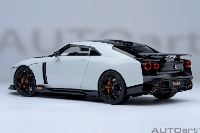 77511 AUTOart 1:18 Nissan GT-R50 by ITALDESIGN Metallic White Black model car