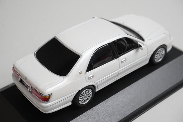 1:43 KYOSHO JC10028W J Collection Special Order Toyota Crown Athlete V Pearl White model car