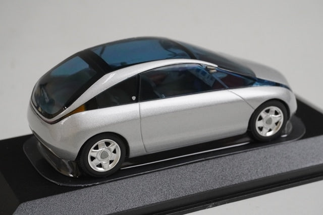 1:43 MINICHAMPS 400125100 Lancia NEA 2001 Silver model car