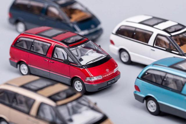 KS-016-108 GCD Gaincorp Products 1:64 Toyota PREVIA Estima Red LHD model car