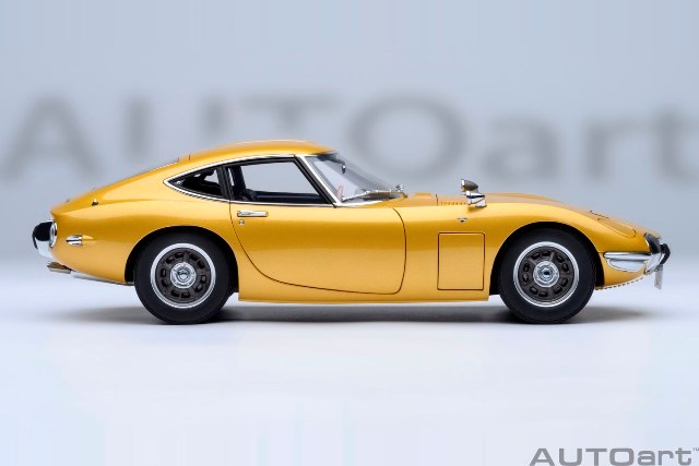 79549 AUTOart 1:18 Toyota 2000GT 1967 Gold model car