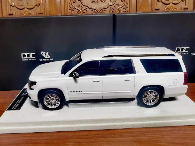 GOC & Vehicle Art 1:18 Chevrolet Suburban White