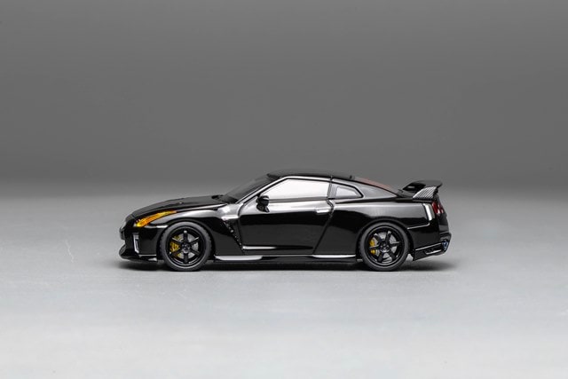 [ Pre-order ] M63517 MOTORHELIX 1:64 Nissan GT-R (R35) Customised Headlights