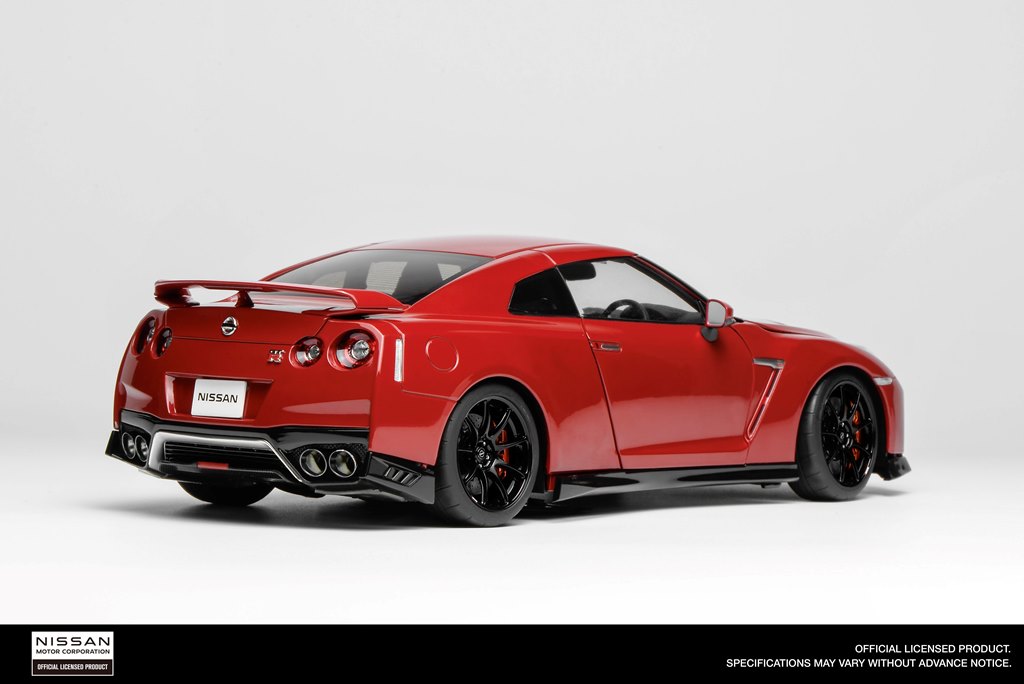 M83511 MOTORHELIX 1:18 Nissan GT-R (R35) Track Edition Engineered By NISMO 2020 Vibrant Red