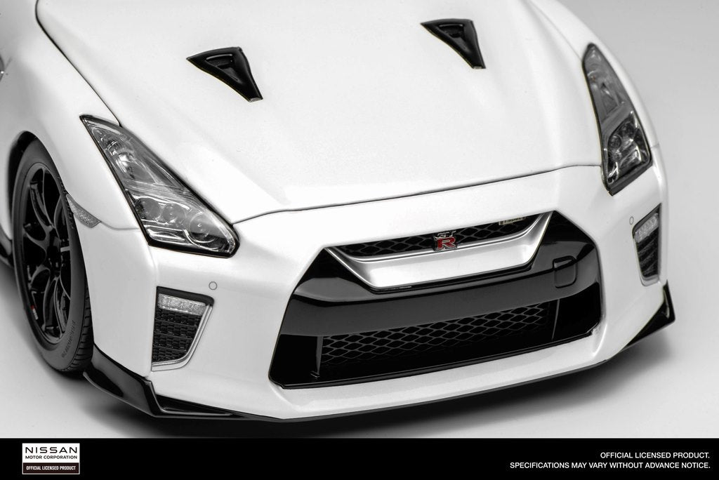 [ Pre-order ] M83518 MOTORHELIX 1:18 Nissan GT-R (R35) Track Edition Engineered By NISMO T-Spec 2022 Brilliant White Pearl