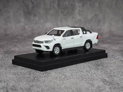 64055 EBBRO 1:64 Toyota Hilux Super White II model car