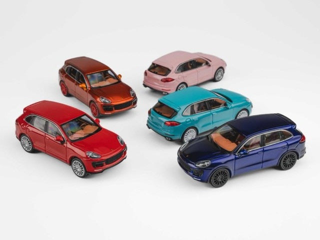 [ Pre-order ] DM Model 1:64 Porsche Cayenne Turbos 2014 Transparent Blue