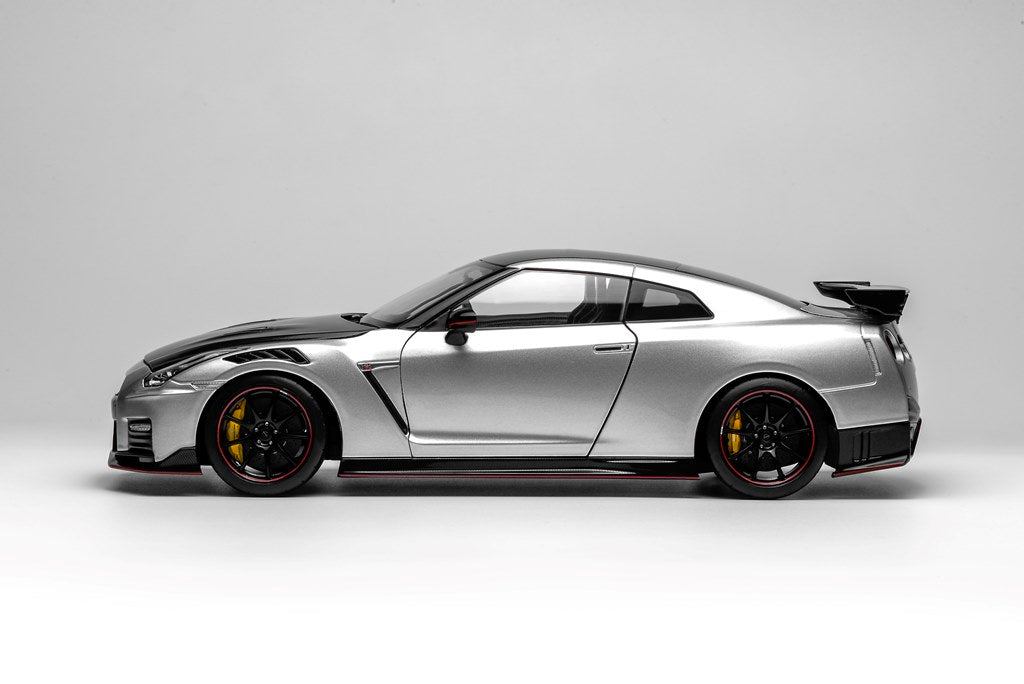 [ Pre-order ] M83528 Motor Helix 1:18 Scale Nissan GT-R NISMO (R35) Special Edition 2022 Ultimate Metal Silver