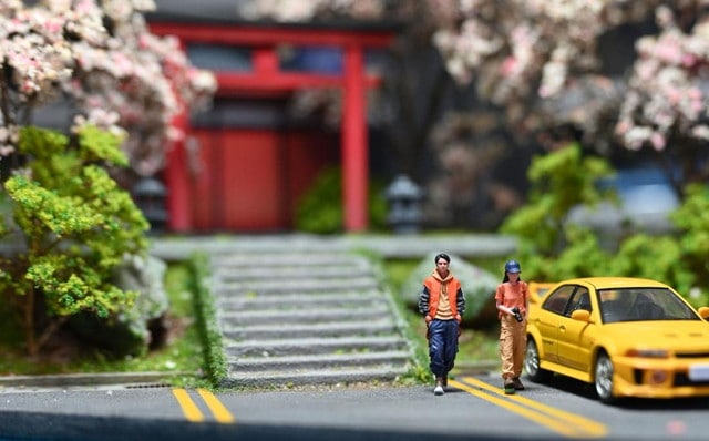 [ Pre-order ] EHC2025092603 EHC Model 1:64 Travel Photography Duo Orange Couple Figure