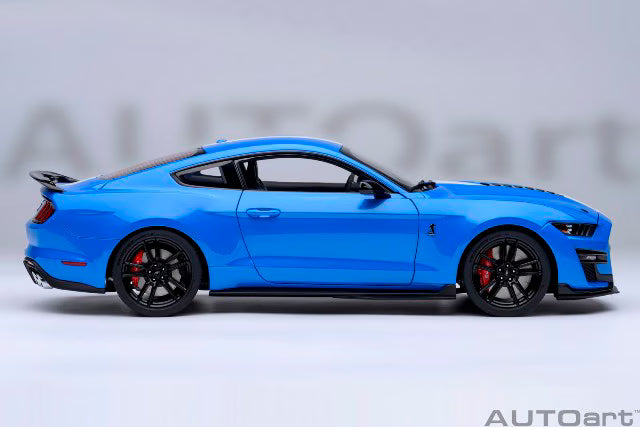 73094 AUTOART 1:18 Ford Mustang Shelby GT500 (Blue with White Stripes)