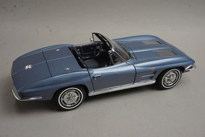 1:18 AUTOart 71192 Chevrolet Corvette Convertible 1963 Silver Blue