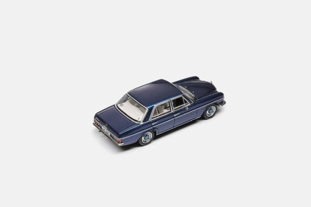 [ Pre-order ] Maxwell 1:64 Mercedes-Benz 200 W114 Metallic Blue