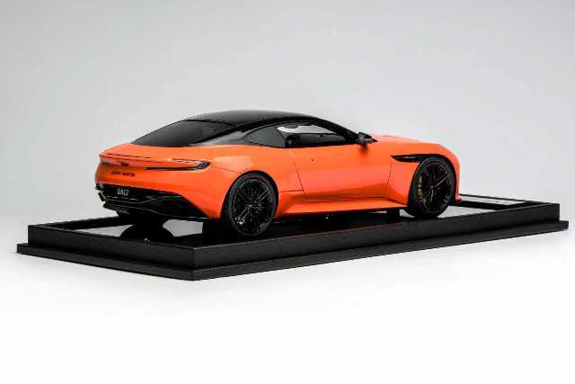 MH027SO Motor Helix x XiaoGuang 1:18 Aston Martin DB12 Coupe Synapse Orange