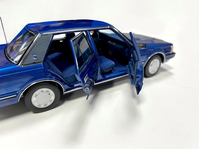 [ Pre-order ] 8251122DKB XiaoGuang MODEL 1:18 Scale Toyota Crown MS122 Deep Blue