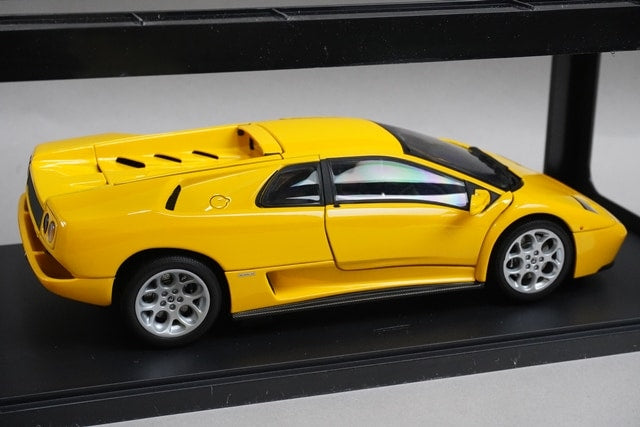 1:18 AUTOart 74526 Lamborghini Diablo 6.0 Yellow model car