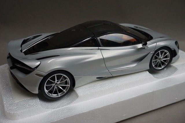 1:18 AUTOart 76071 McLaren 720s Metallic White model car