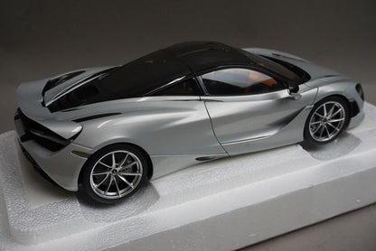 1:18 AUTOart 76071 McLaren 720s Metallic White model car