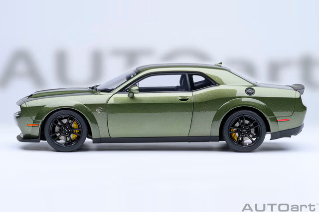 71761 AUTOart 1:18 Dodge Challenger SRT Jailbreak 2022 Metallic Green with Carbon Black Stripes F8 GREEN