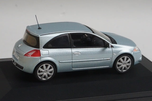 1:43 Universal Hobbies E2051 Renault Sport Megane Metallic Silver
