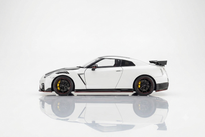 [ Pre-order ] M83526 MOTORHELIX 1:18 Nissan GT-R NISMO (R35) Special Edition 2022 Brilliant White Pearl
