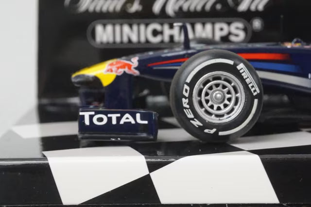 1:43 MINICHAMPS 410110301 Red Bull Racing Renault RB7 Japanese GP 2011 #1 model car