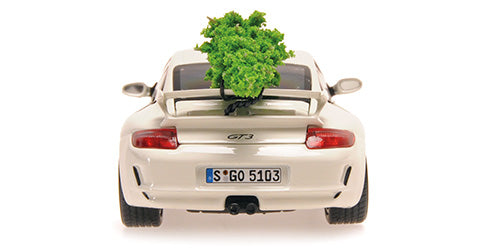 [ Back-order ] MINICHAMPS 400065405 1:43 Porsche 911 GT3 2006 White Christmas Tree model car