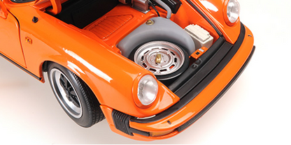 [ Back-order ] MINICHAMPS 100063064 1:18 Porsche 911 Carrera 3.2 Targa 1983 Orange model car