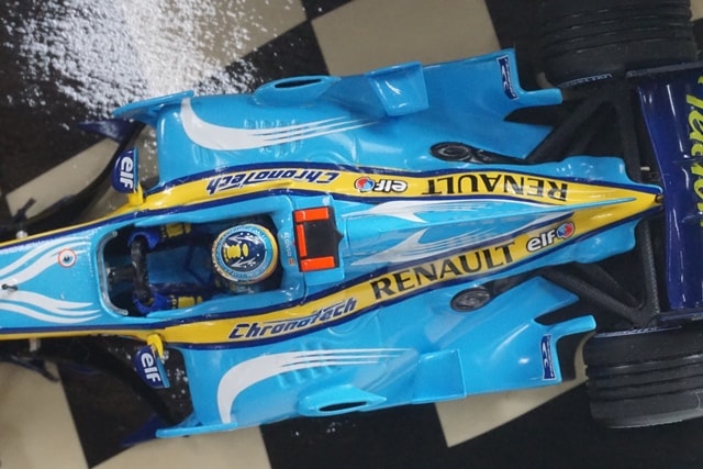 1:43 MINICHAMPS 400060201 Renault R26 French GP 2006 #1 model car