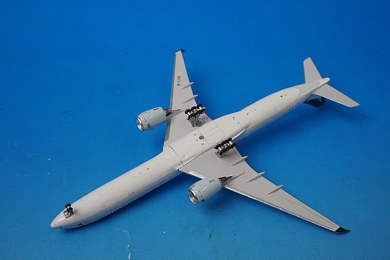 1:400 A350-1000 Cathay Pacific B-LXA 04198 Phoenix airplane model