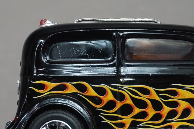 1:43 MINICHAMPS 400142260 American Hot Rod Black with flames