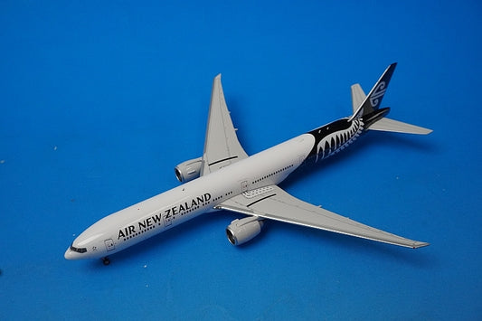 1:400 B777-300ER New Zealand ZK-OKR 10959 Phoenix airplane model
