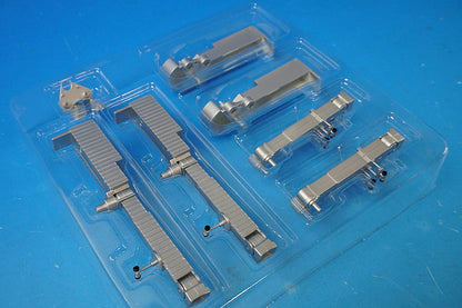 1:500 Airport Diorama Accessory VIII No. 8 Single and Double Boarding Bridge 4-piece set Diorama 519786 Herpa airplane model