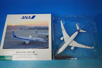 1:200 ANA B787-8 International Configuration – In-Flight Wing Flex (JA805A) NH20052 ANA airplane model