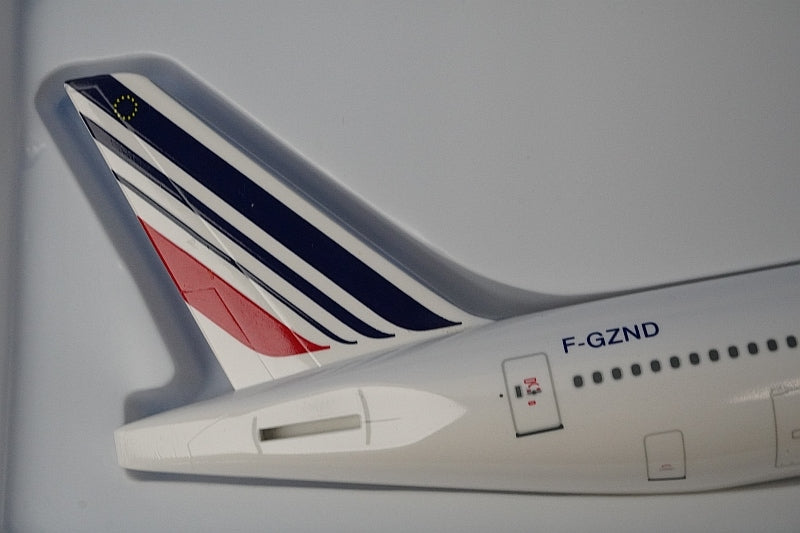 1:200 B777-300ER Air France F-GZND SKR653 SKYMARKS airplane model