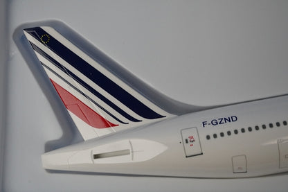 1:200 B777-300ER Air France F-GZND SKR653 SKYMARKS airplane model