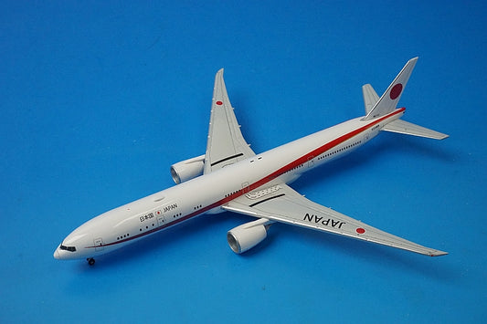 1:400 B777-300ER JASDF Japanese government aircraft No. 1 with WiFi radome and plastic stand #80-1111 JG40104 ANA