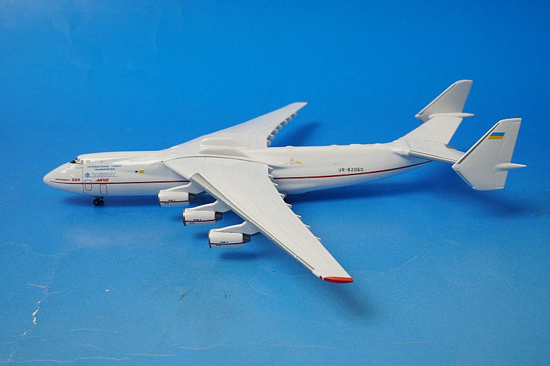 1:500 Antonov An-225 Mriya 00's red and white paint UR-82060 515436 Herpa airplane model