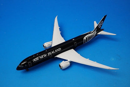 1:400 B787-9 New Zealand ZK-NZE 10936 Phoenix airplane model