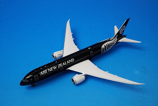 1:400 B787-9 New Zealand ZK-NZE 10936 Phoenix airplane model