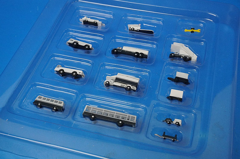 1:400 AIRPORT SERVICE 14 Piece Ground Accessory Set Diorama GJARPTSETA Gemini