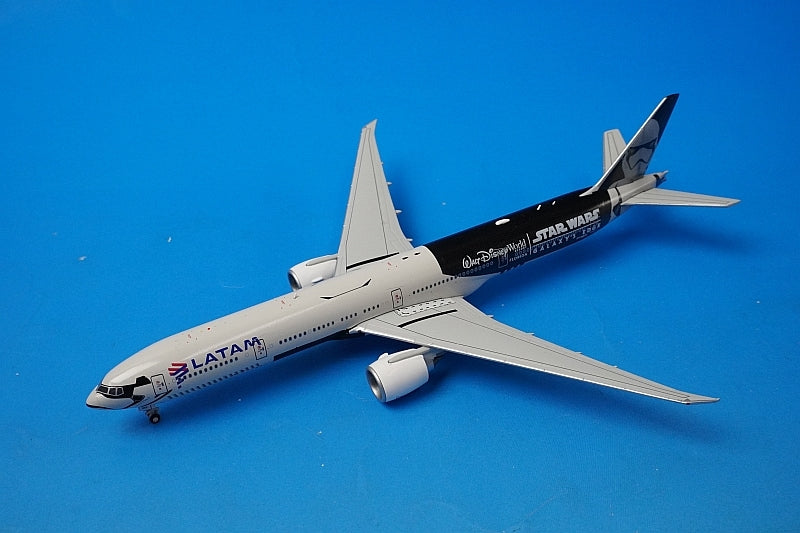 1:400 B777-300ER Latam STAR WARS Stormtrooper Galaxy's Edge Livery PT-MUA EW477W007 JC Wings airplane model