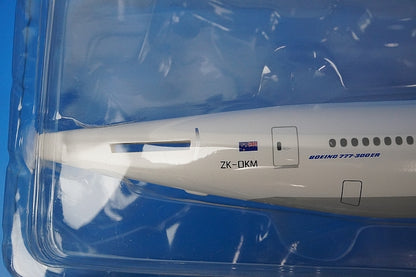 1:200 B777-300ER New Zealand ZK-OKM 4449 Hogan airplane model