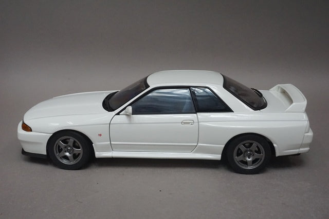 1:18 AUTOart 77342 Nissan Skyline GT-R (R32) Crystal White model car